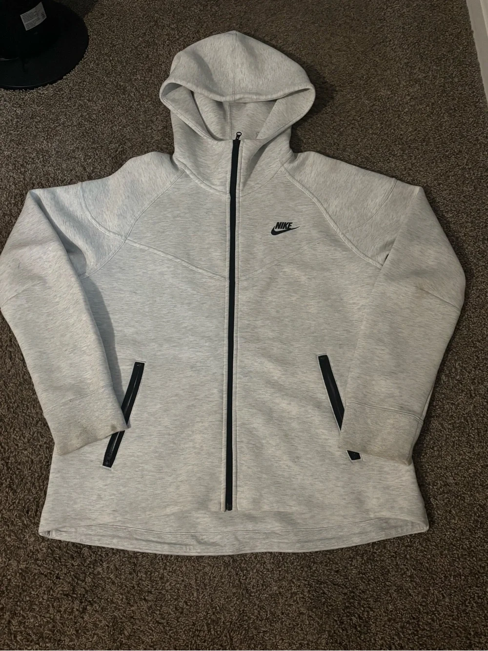 EUC Nike Women's Light Gray Nike Tech Full Zip Hoodie. Size large.